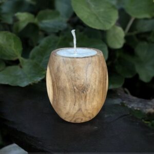 Bougie Bedugul avec pot en bois en extérieur