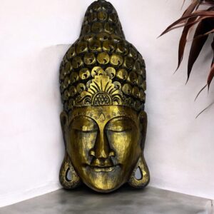 Bouddha de Seraya vue de face avec décor naturel