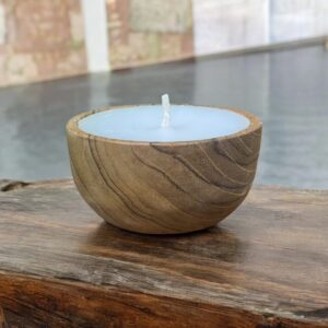 Bougie Batuan grand modèle avec pot en bois et cire naturelle